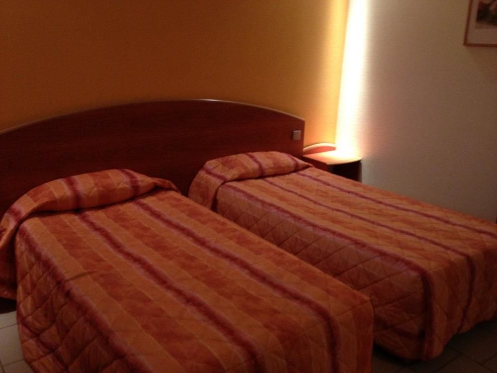 Logis Hotel - Les Paturelles Avesnelles ภายนอก รูปภาพ