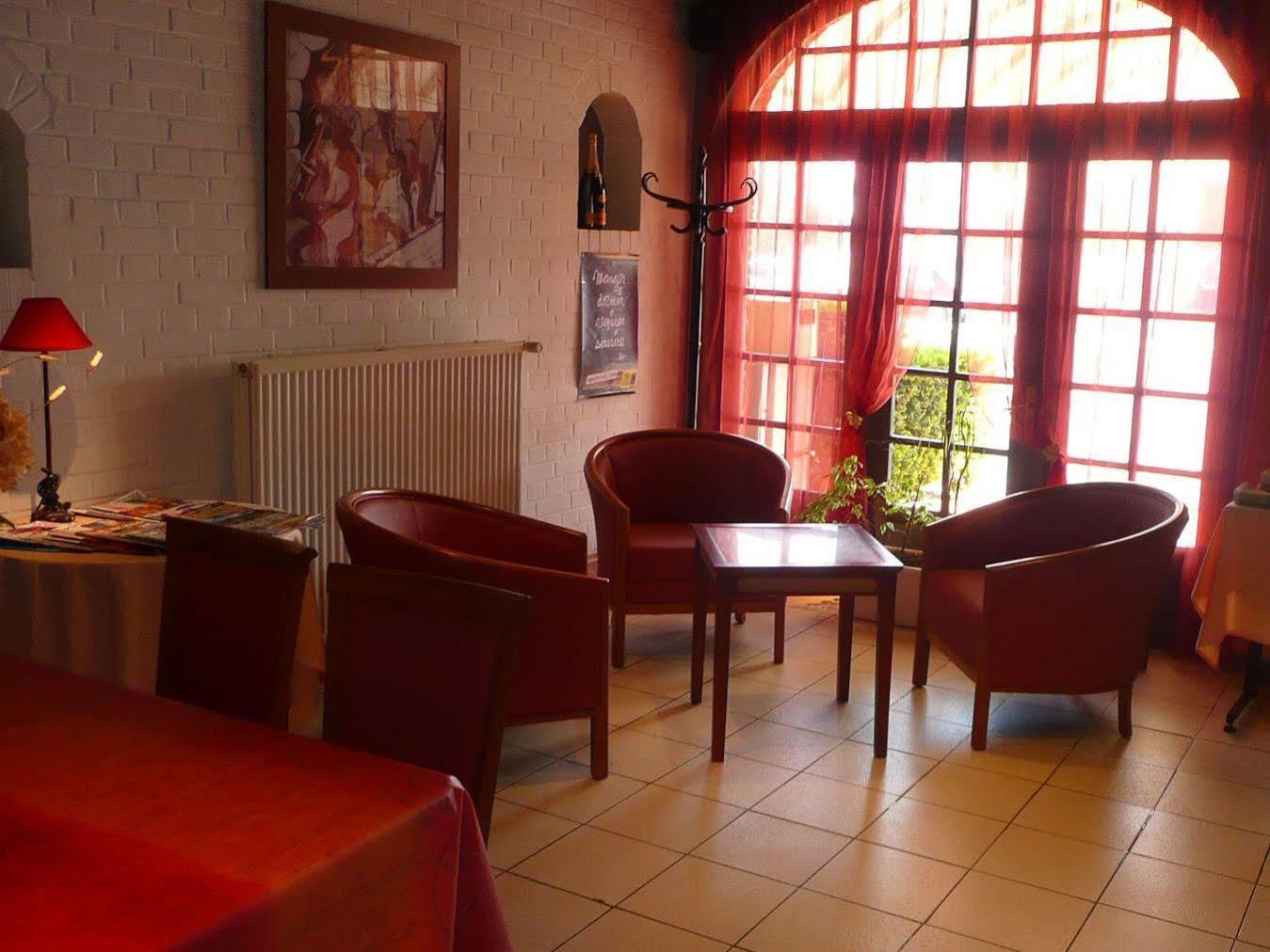 Logis Hotel - Les Paturelles Avesnelles ภายนอก รูปภาพ