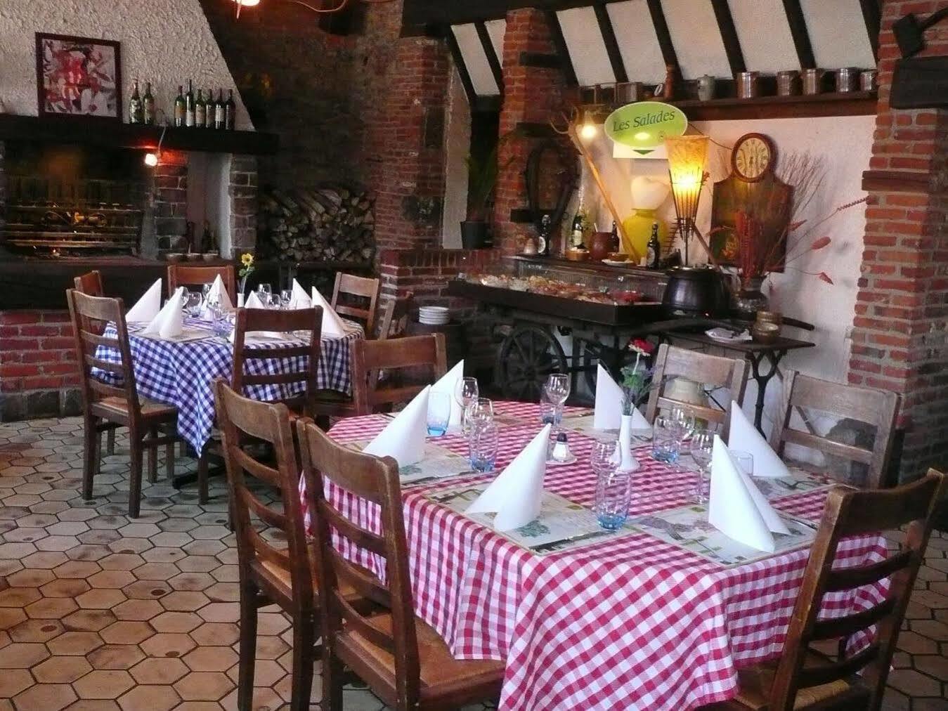 Logis Hotel - Les Paturelles Avesnelles ภายนอก รูปภาพ